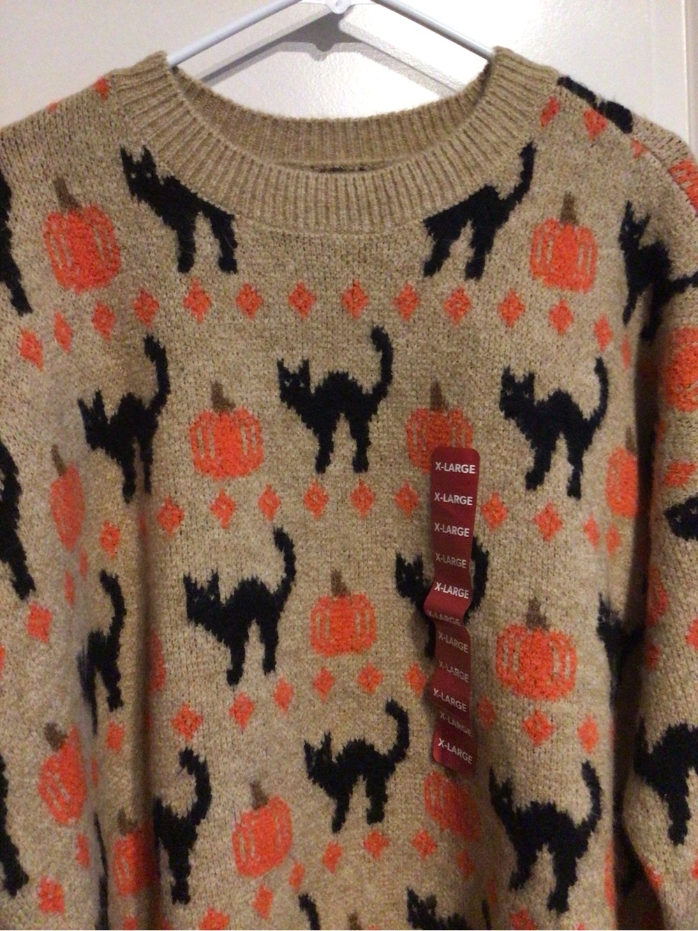 NWT Vince Camuto Crewneck Sweater with Black Cat & Orange Pumpkin Motif - Picture 3 of 5
